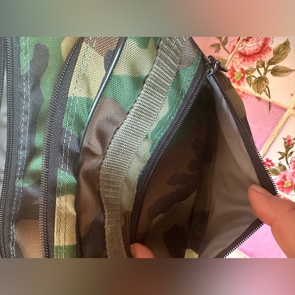 Camouflage Camo Cameron Camera Shoulder Crossbody Bag 🖤🤎💚 - Picture 5 of 5